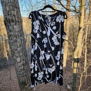 NWT Chic Sleeveless Black and White Floral Dress